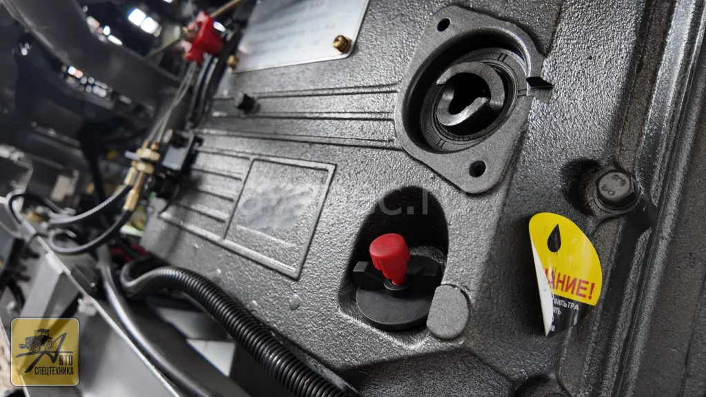 Куда заливать моторное масло.jpg